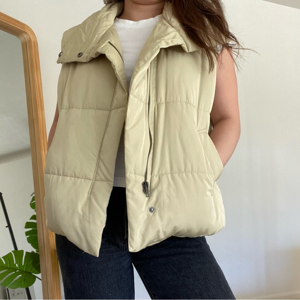 Urban Outfitt Corinne Puffer Vest